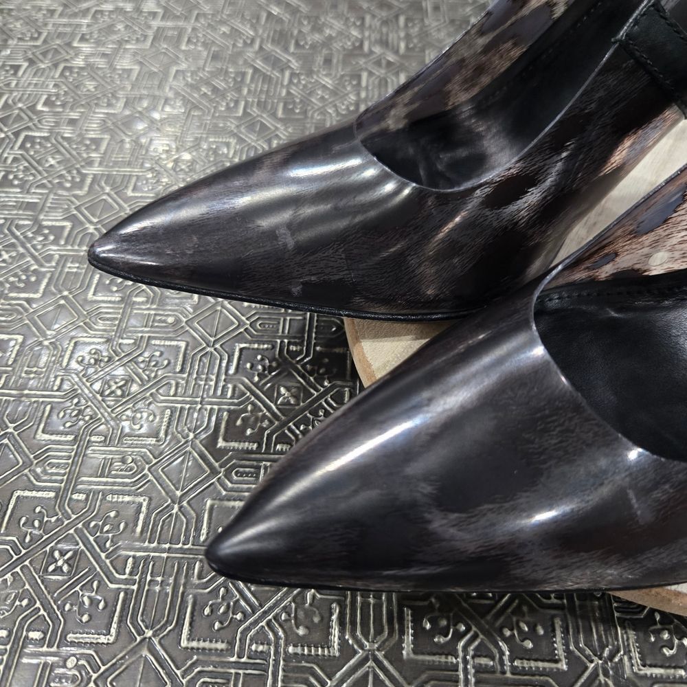 š¢ VinceāCamuto Dark Patterned Heels - Picture 14 of 17